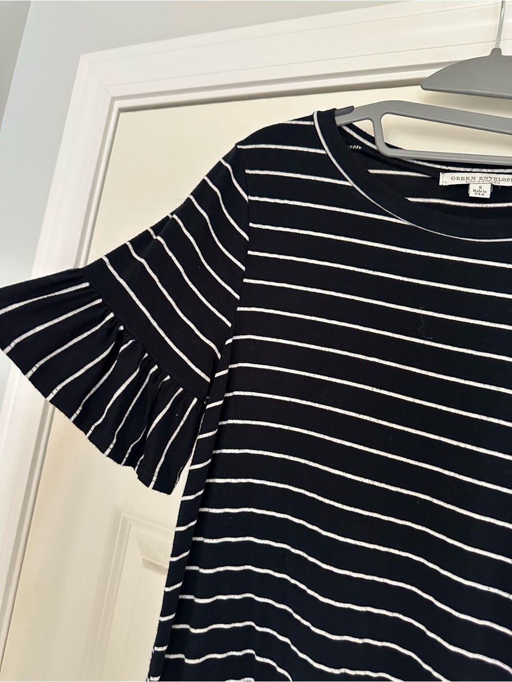 Green Envelope Ruffle Sleeve Tee - Picture 3 of 7